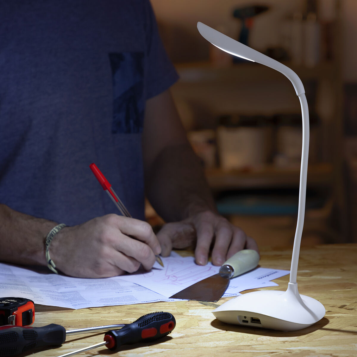taaslaetav-puutetundlik-led-laualamp-lum2go-innovagoods_138982-2 led laualamp